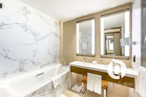 Apartment in Downtown Dubai (Downtown Burj Dubai), Dubai 3 bedrooms, 145 sq.m. № 98076 - photo 10