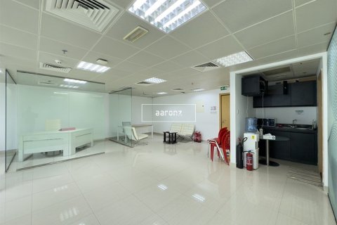 Office in Jumeirah Lake Towers, Dubai 95.1 sq.m. № 46538 - photo 2