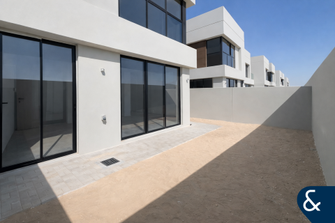 Townhouse in Dubai Land, Dubai 3 bedrooms, 284 sq.m. № 91251 - photo 12