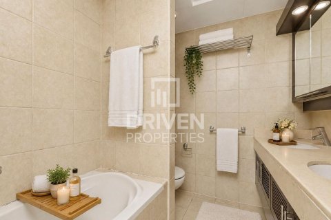 Apartment in The Residences, Downtown Dubai (Downtown Burj Dubai), Dubai 3 bedrooms, 170.76 sq.m. № 136931 - photo 9