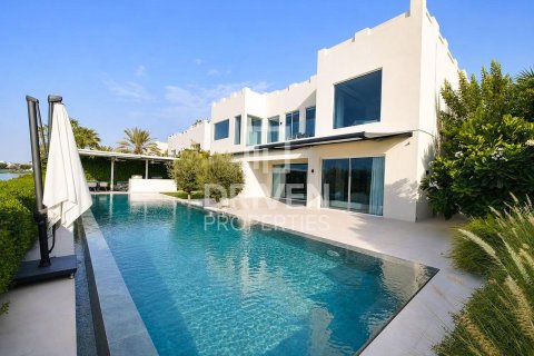 Villa in Meadows, Dubai 5 bedrooms, 898.84 sq.m. № 142636 - photo 2