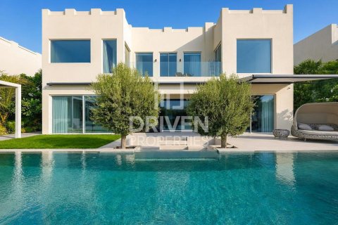 Villa in Meadows, Dubai 5 bedrooms, 898.84 sq.m. № 142636
