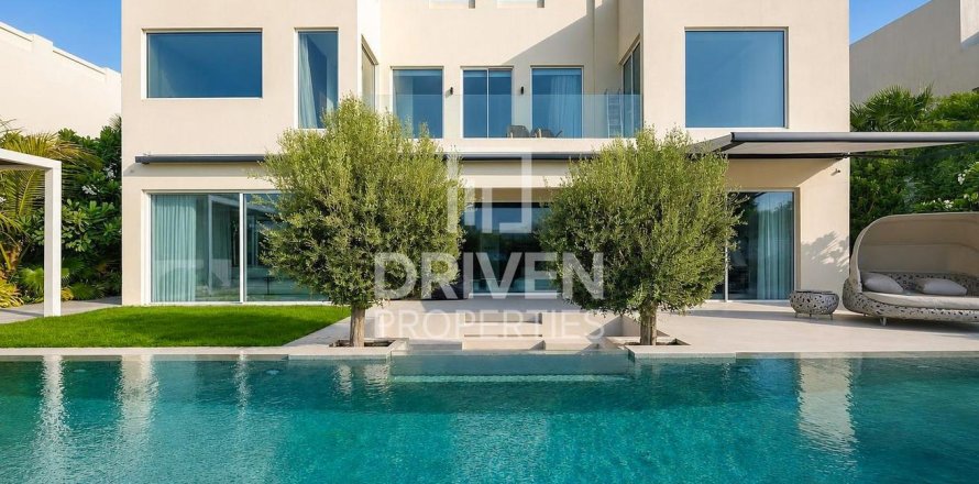 Villa in Meadows, Dubai 5 bedrooms, 898.84 sq.m. № 142636