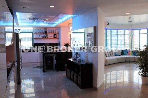 Apartment in Marina Crown, Dubai Marina, Dubai 3 bedrooms, 202 sq.m. № 29718 - photo 1