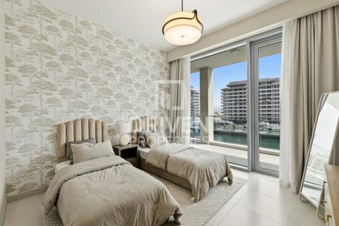 Apartment in Al Wasl, Dubai 2 bedrooms, 147.44 sq.m. № 137054 - photo 12