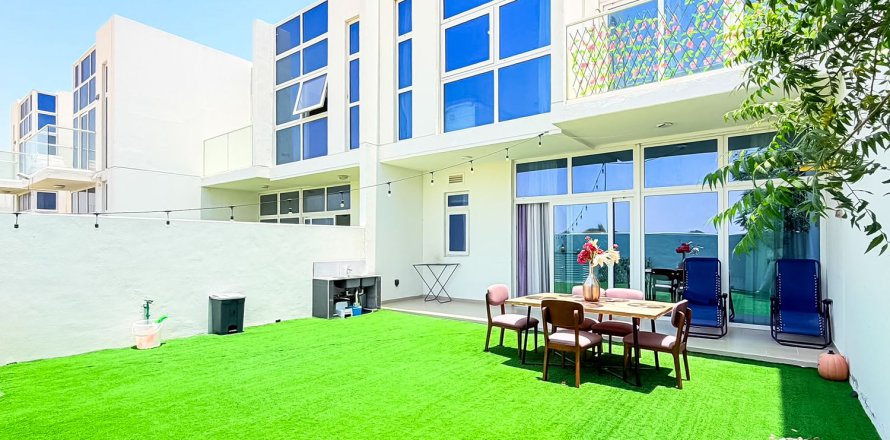 Townhouse in Dubai 4 bedrooms, 222.2 sq.m. № 136506