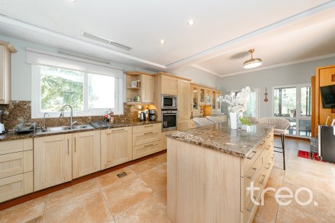 Villa in Meadows, Dubai 4 bedrooms, 332.41 sq.m. № 136260 - photo 13