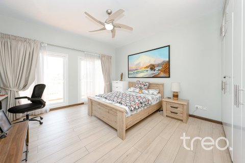 Villa in Meadows, Dubai 4 bedrooms, 332.41 sq.m. № 136260 - photo 7