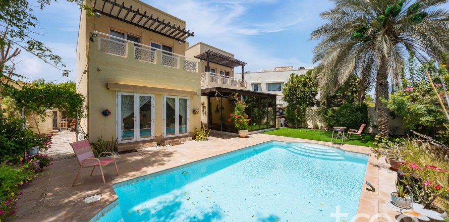 Villa in Meadows, Dubai 4 bedrooms, 332.41 sq.m. № 136260
