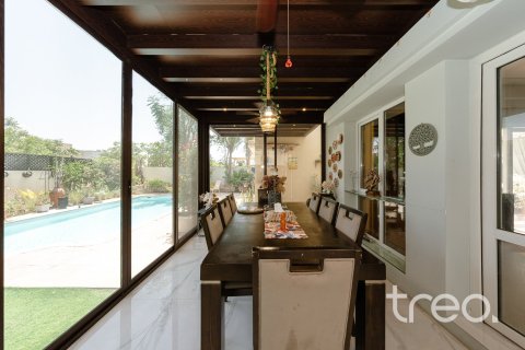 Villa in Meadows, Dubai 4 bedrooms, 332.41 sq.m. № 136260 - photo 14