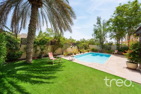 Villa in Meadows, Dubai 4 bedrooms, 332.41 sq.m. № 136260 - photo 9