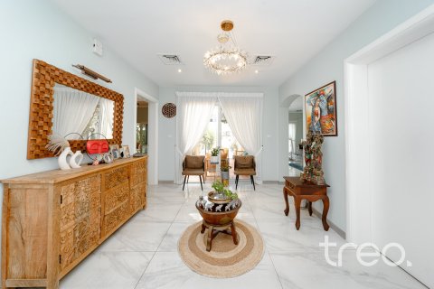Villa in Meadows, Dubai 4 bedrooms, 332.41 sq.m. № 136260 - photo 19