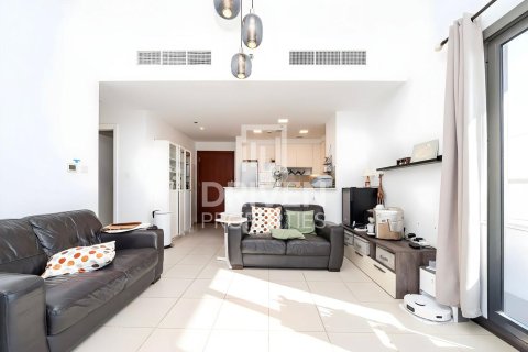 Apartamento en Town Square, Dubai, 3 dormitorios, 131 m², № 19811 - foto 1