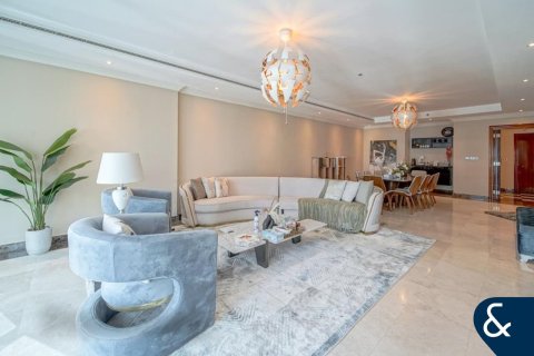 Apartment in Dubai Marina, Dubai 3 bedrooms, 330 sq.m. № 75102 - photo 6