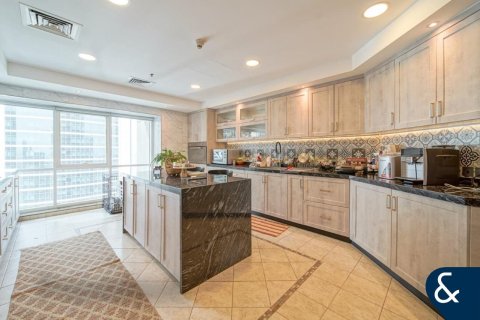 Apartment in Dubai Marina, Dubai 3 bedrooms, 330 sq.m. № 75102 - photo 7