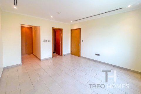 Villa in Legacy, Jumeirah Park, Dubai 4 bedrooms, 314 sq.m. № 16343 - photo 28