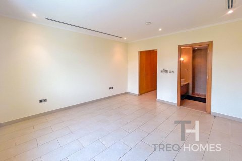 Villa in Legacy, Jumeirah Park, Dubai 4 bedrooms, 314 sq.m. № 16343 - photo 17