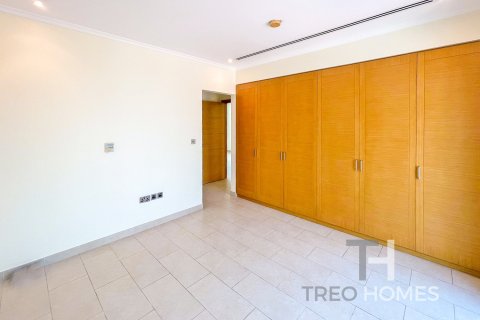 Villa in Legacy, Jumeirah Park, Dubai 4 bedrooms, 314 sq.m. № 16343 - photo 11