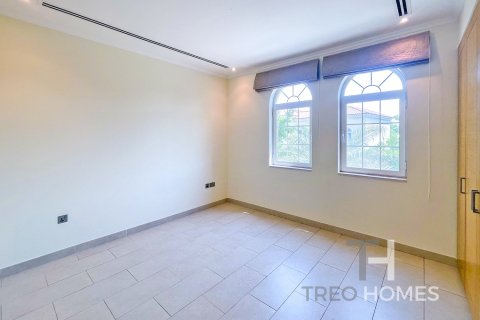 Villa in Legacy, Jumeirah Park, Dubai 4 bedrooms, 314 sq.m. № 16343 - photo 24