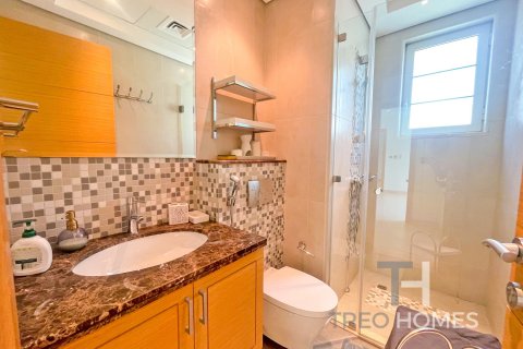 Villa in Legacy, Jumeirah Park, Dubai 4 bedrooms, 314 sq.m. № 16343 - photo 15