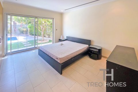 Villa in Legacy, Jumeirah Park, Dubai 4 bedrooms, 314 sq.m. № 16343 - photo 22
