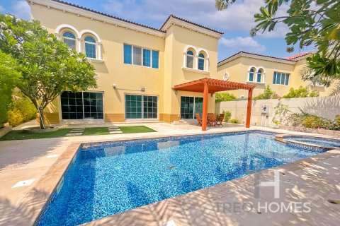 Villa in Legacy, Jumeirah Park, Dubai 4 bedrooms, 314 sq.m. № 16343 - photo 2