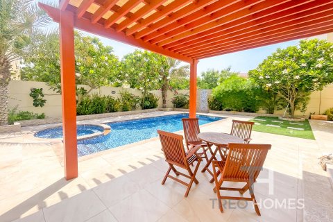 Villa in Legacy, Jumeirah Park, Dubai 4 bedrooms, 314 sq.m. № 16343 - photo 3
