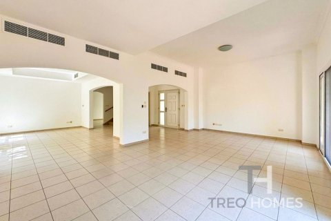 Villa in Meadows, Dubai 3 bedrooms, 540 sq.m. № 16349 - photo 1