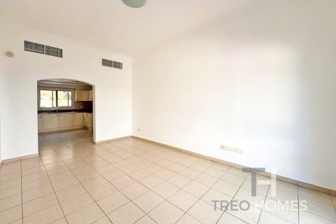 Villa in Meadows, Dubai 3 bedrooms, 540 sq.m. № 16349 - photo 3