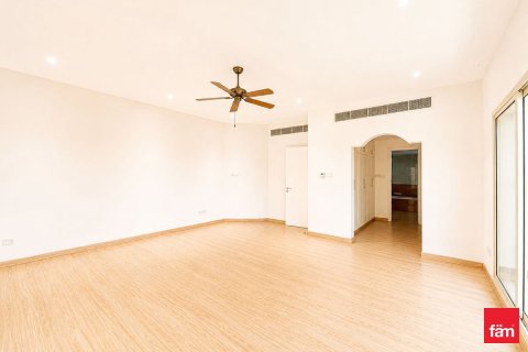 Villa en Al Barsha, Dubai, 4 dormitorios, 1849.9 m², № 110553 - foto 15