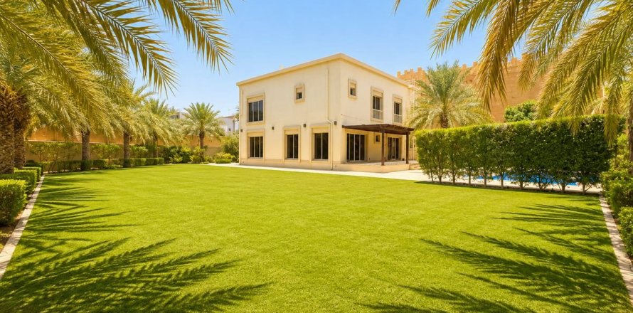 Villa en Al Barsha, Dubai, 4 dormitorios, 1849.9 m², № 110553