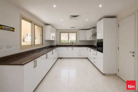Villa en Al Barsha, Dubai, 4 dormitorios, 1849.9 m², № 110553 - foto 20