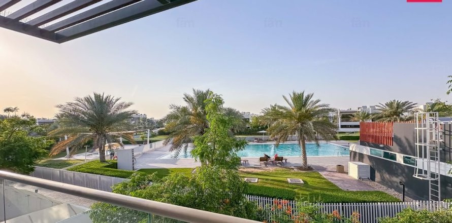 Villa in Dubai 6 bedrooms, 600.6 sq.m. № 110552