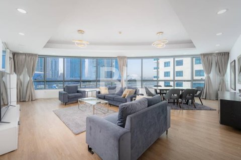 Apartment in Dubai Marina, Dubai 4 bedrooms, 228 sq.m. № 22907 - photo 1