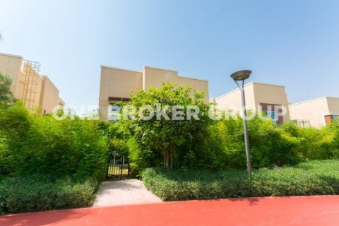 Купить виллу в Аль-Барше, Дубай: 4 спальни, 415.6м², № 688 - фото 16