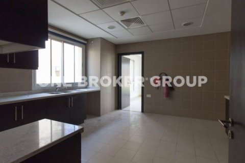 Купить виллу в Аль-Барше, Дубай: 4 спальни, 415.6м², № 688 - фото 8