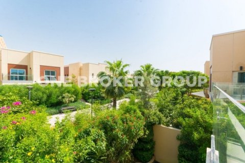 Купить виллу в Аль-Барше, Дубай: 4 спальни, 415.6м², № 688 - фото 2