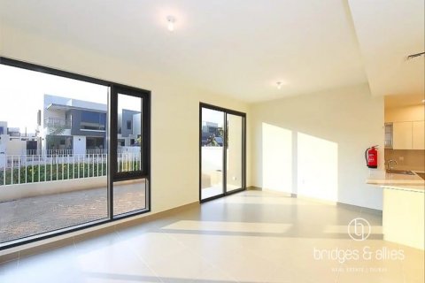 Снять в аренду виллу в Дубай Хилс Эстейт, Дубай: 4 спальни, 202.6м², № 78092 - фото 2