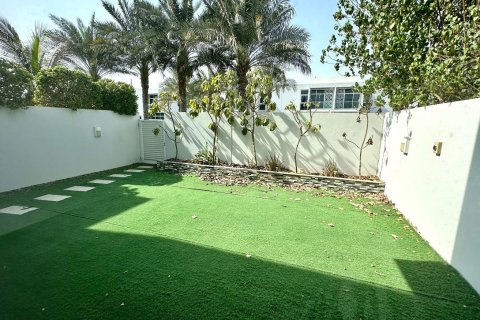Townhouse in Arabella Townhouses, Mudon, Dubai 3 bedrooms, 187 sq.m. № 56159 - photo 1