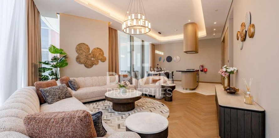 Apartment in Business Bay, Dubai 2 bedrooms, 196.3 sq.m. № 129271