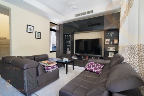 Купить таунхаус в Mira Oasis, Рим, Дубай: 3 спальни, 260м², № 60863 - фото 1