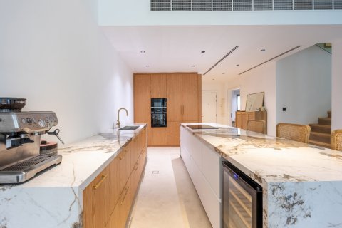 Townhouse in Jumeirah Islands, Dubai 5 bedrooms, 312 sq.m. № 100369 - photo 29