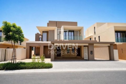 Villa in Jebel Ali, Dubai 4 bedrooms, 688.88 sq.m. № 128015