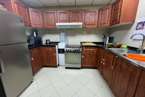 Apartment in Jumeirah Lake Towers, Dubai 2 bedrooms, 101.2 sq.m. № 12202 - photo 11