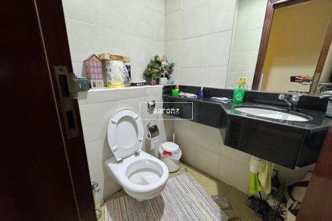 Apartment in Jumeirah Lake Towers, Dubai 2 bedrooms, 101.2 sq.m. № 12202 - photo 14