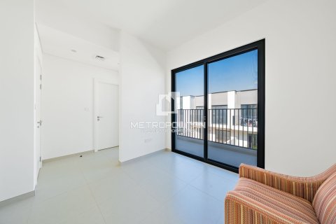 Снять в аренду виллу в EMAAR South, Dubai South (Dubai World Central), Дубай: 3 спальни, 193м², № 74300 - фото 24