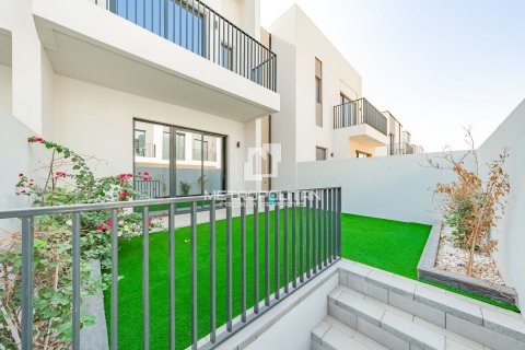 Снять в аренду виллу в EMAAR South, Dubai South (Dubai World Central), Дубай: 3 спальни, 193м², № 74300 - фото 10