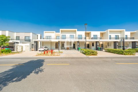 Снять в аренду виллу в EMAAR South, Dubai South (Dubai World Central), Дубай: 3 спальни, 193м², № 74300 - фото 3