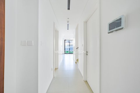 Снять в аренду виллу в EMAAR South, Dubai South (Dubai World Central), Дубай: 3 спальни, 193м², № 74300 - фото 20