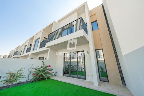 Снять в аренду виллу в EMAAR South, Dubai South (Dubai World Central), Дубай: 3 спальни, 193м², № 74300 - фото 2